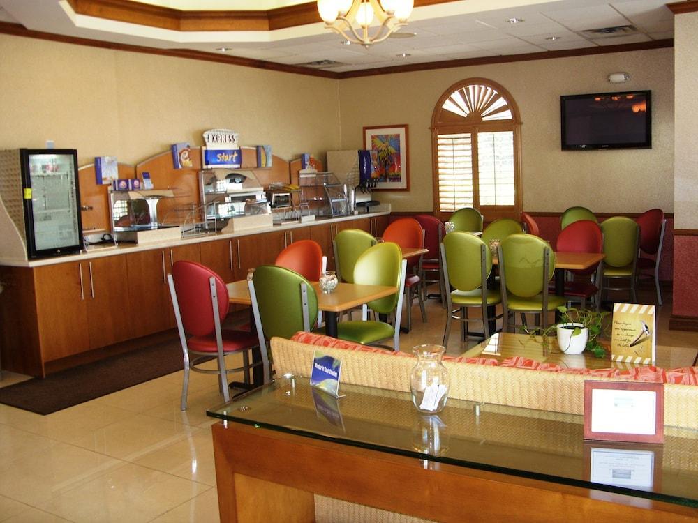 Holiday Inn Express- North Palm Beach And Ihg Hotel Джуно-Бич Экстерьер фото